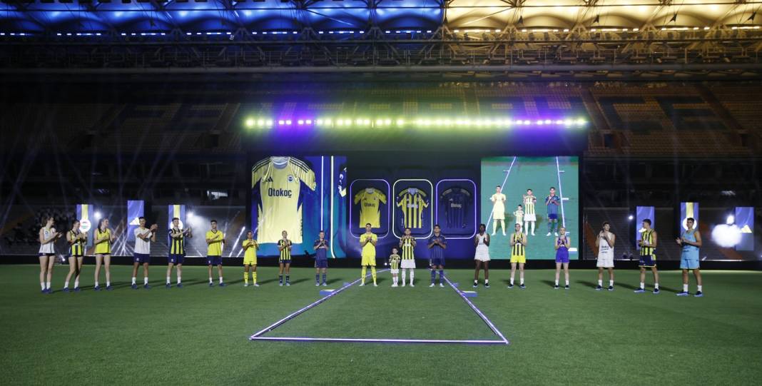 Hande Baladın beyazlar içinde bir anda ortaya çıktı: Geceye damga vurdu 1